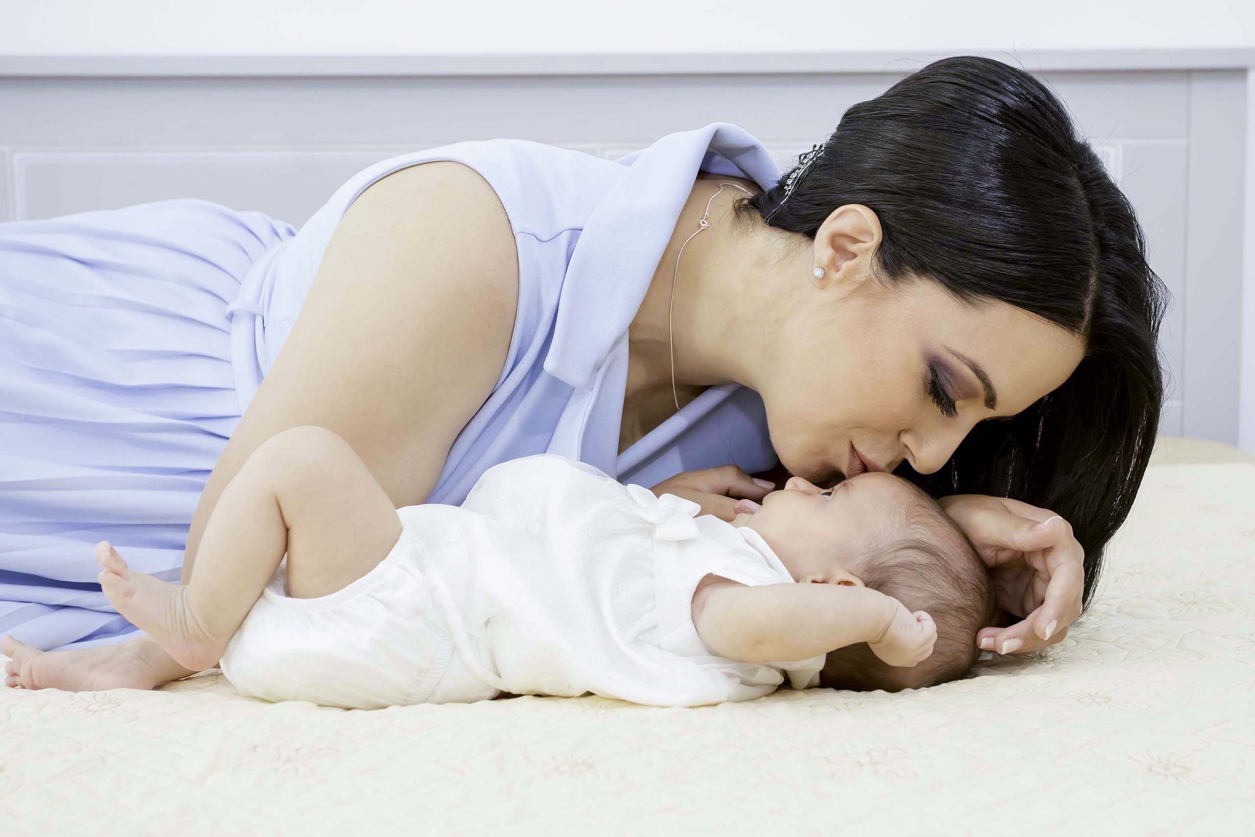 mama si copilul la sedinta foto, fotograf botez, fotograf botez bucuresti